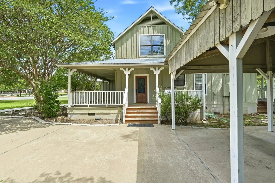Photo of 903 SUMMIT CRES