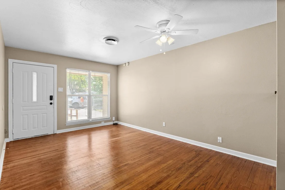 Photo of 1301 West LN