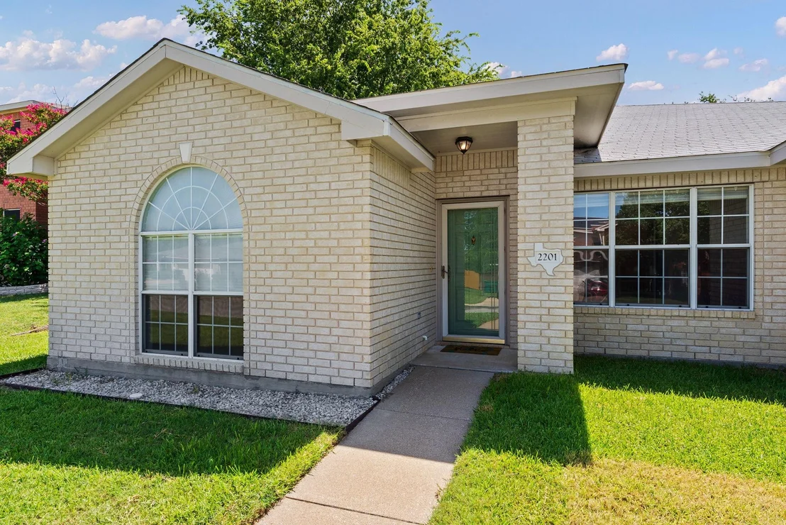 Photo of 2201 Calumet DR