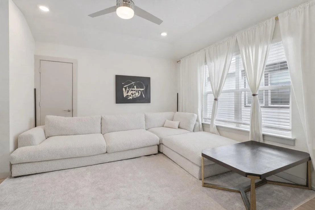 Photo of 220 Merrick RD