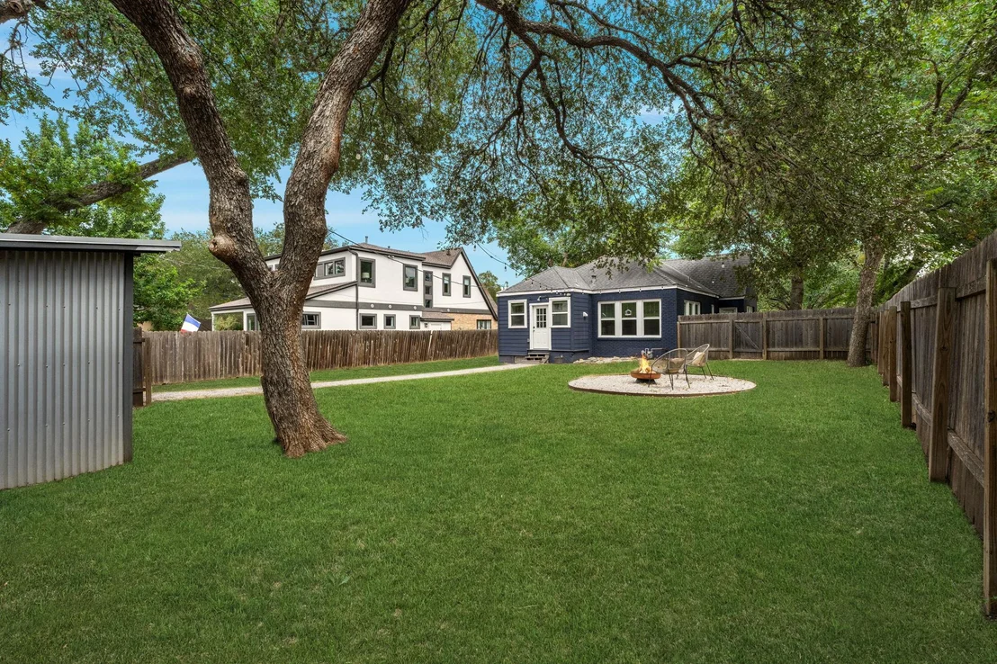 Photo of 1612 Travis Heights BLVD
