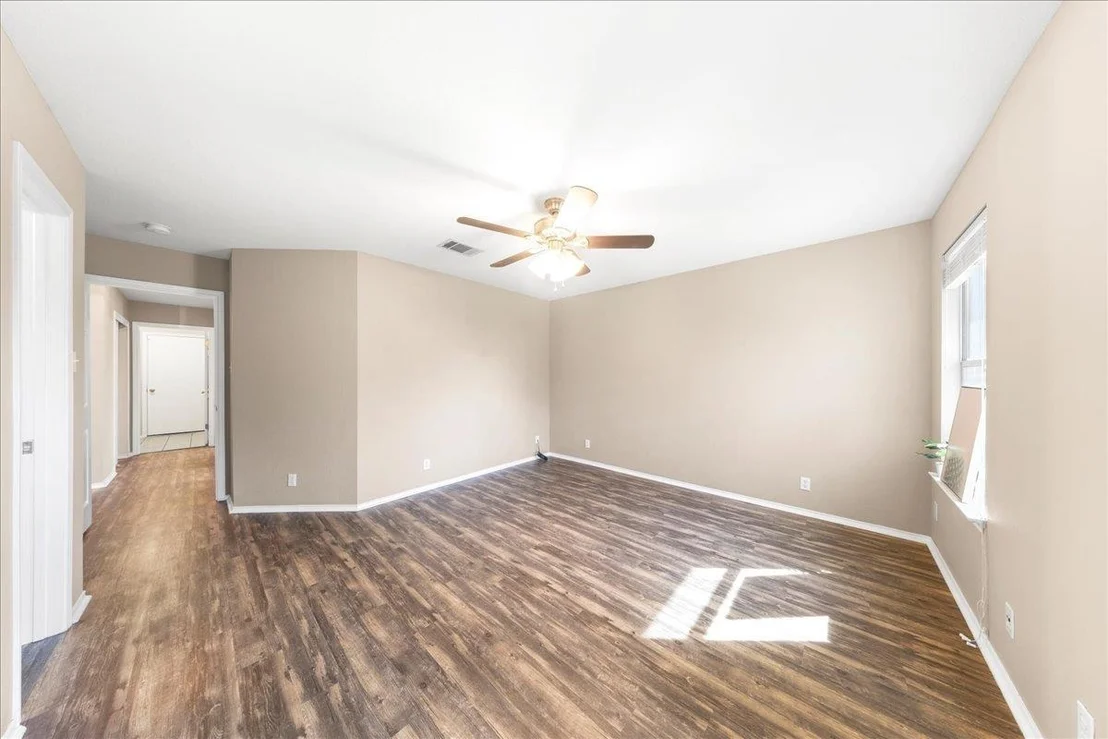 Photo of 202 Ashbury DR