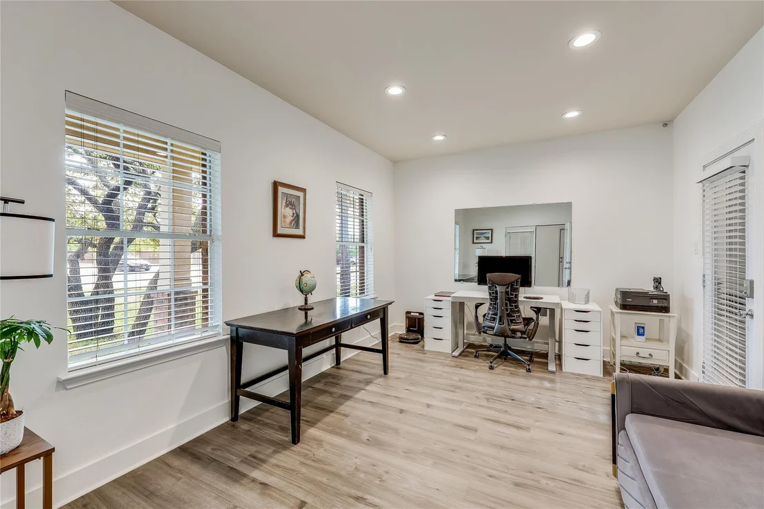 Photo of 400 Olmos DR