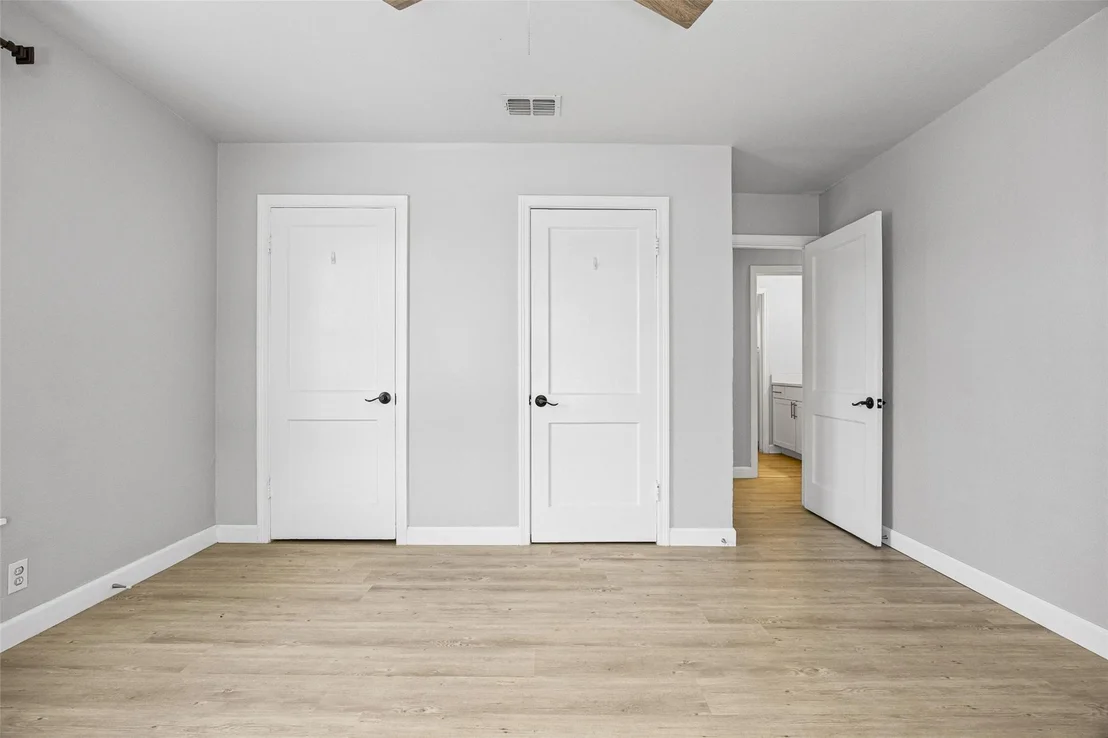 Photo of 4709 Leslie Ave