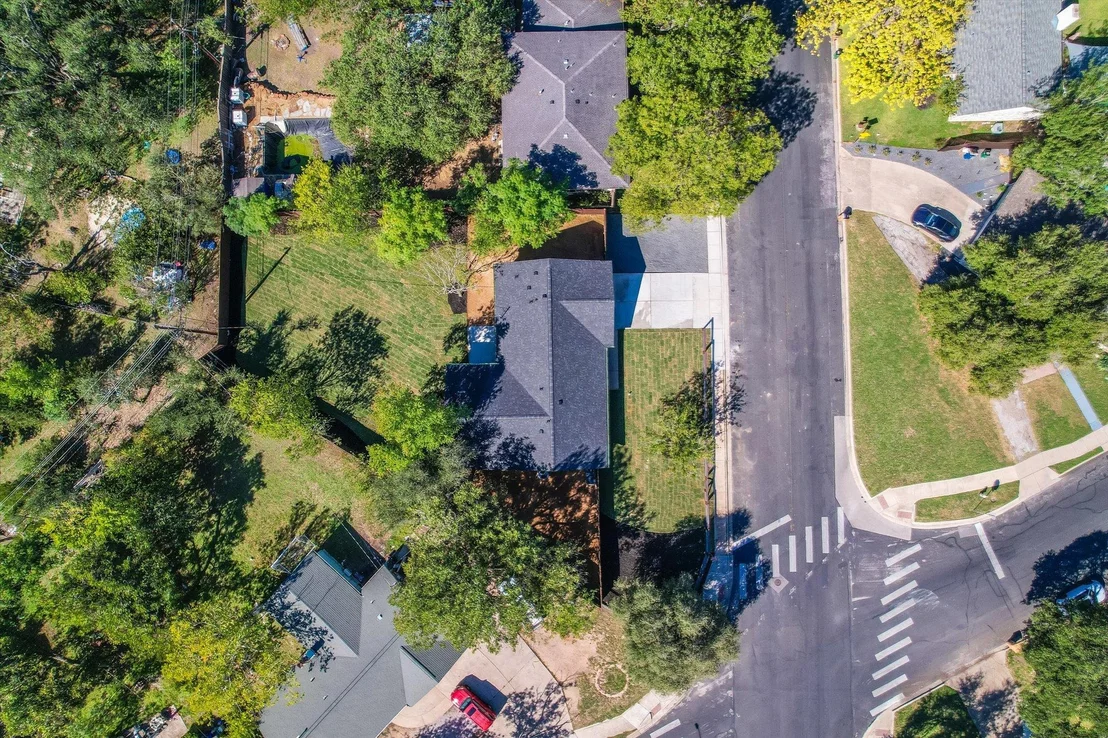 Photo of 2401 Rogge LN