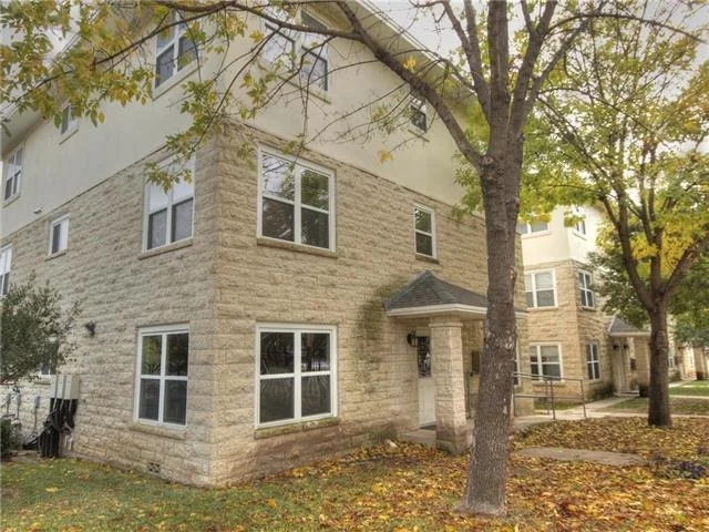 Photo of Unit 3 at 3011 Speedway ST