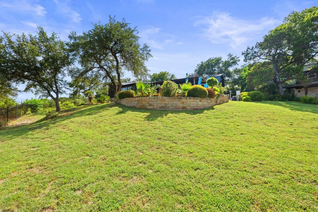 Photo of 3911 Lago Vista DR