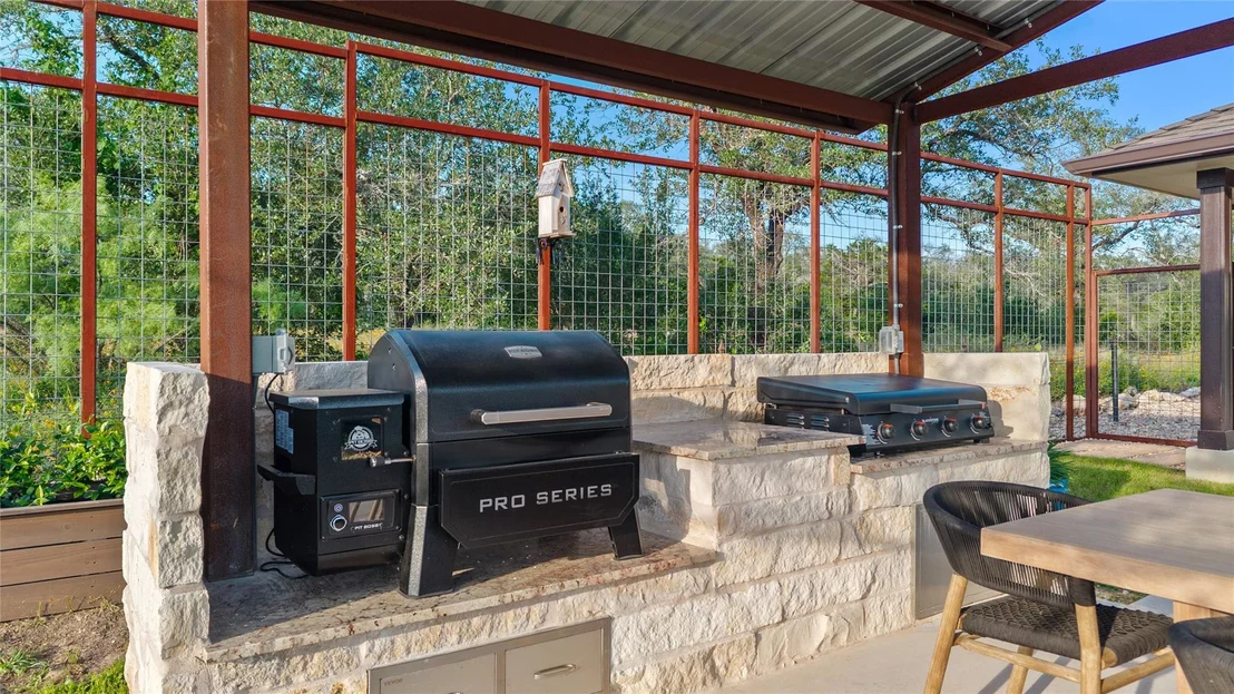 Photo of 1104 Cliffview DR