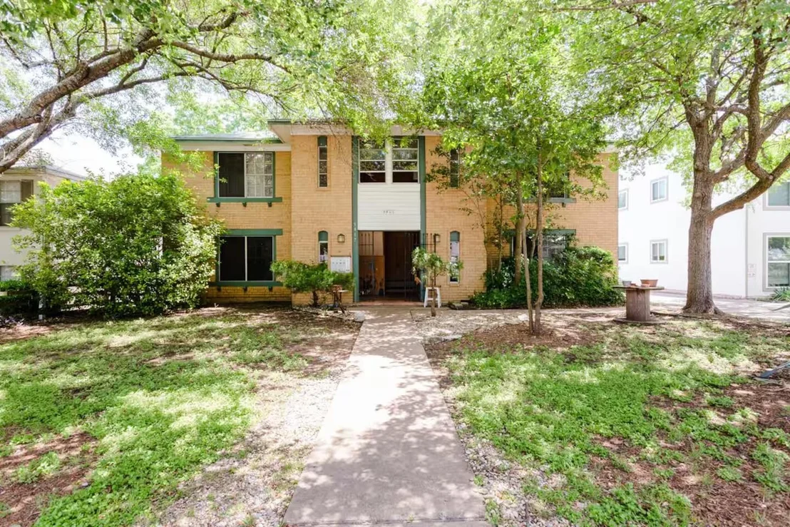 Photo of Unit C at 3417 Willowrun DR