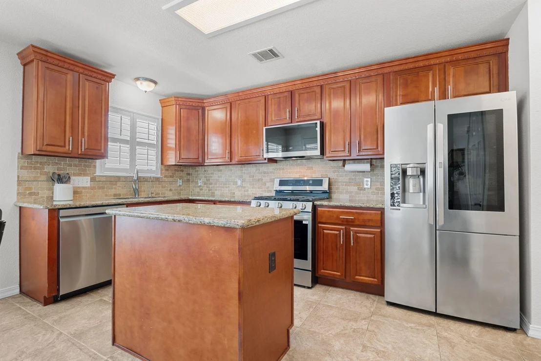 Photo of 828 Whitehall DR