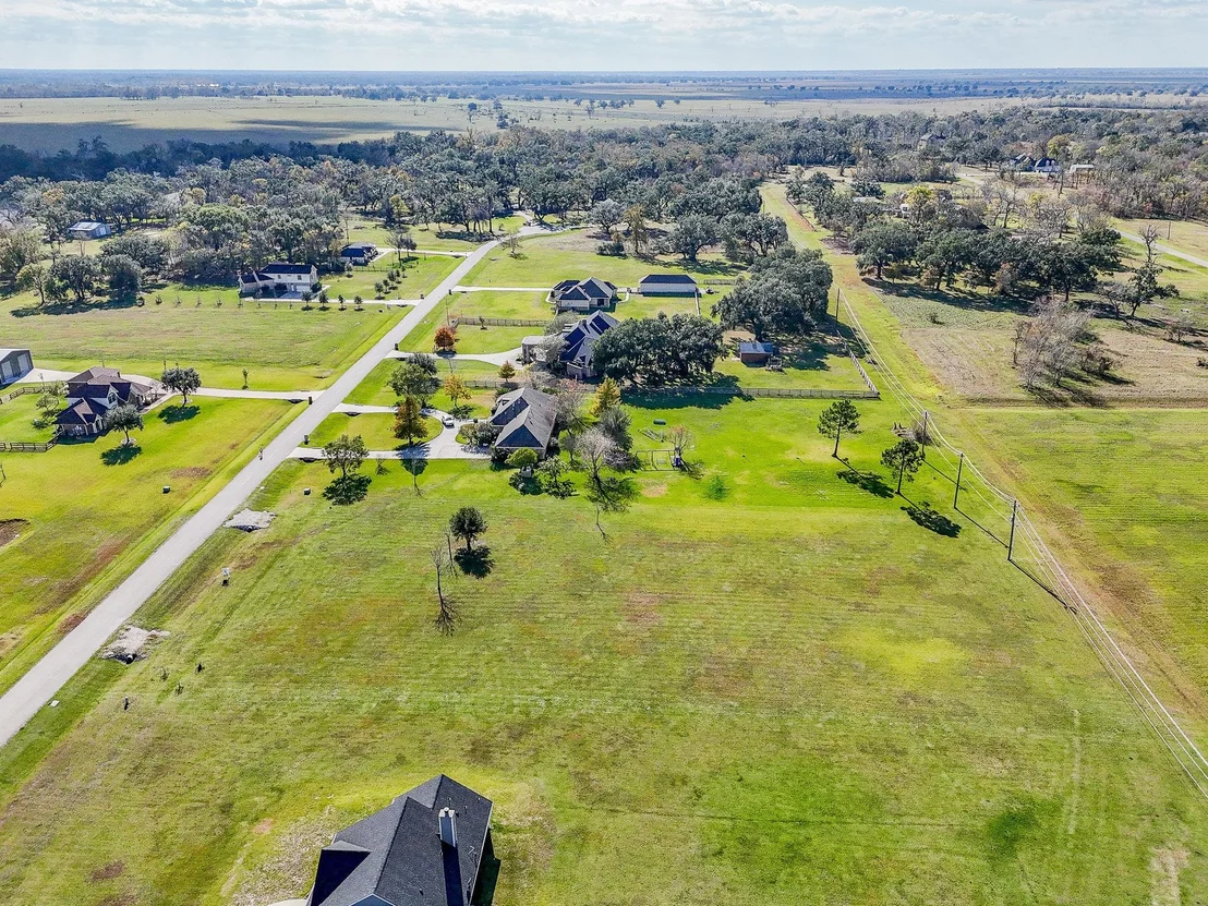 Photo of 702 Comanche Trail DR