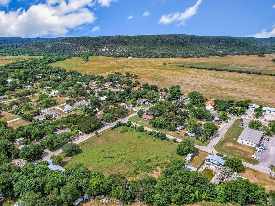 Photo of 201 Oak DR