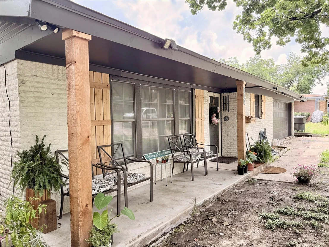 Photo of 313 E Walker Ave