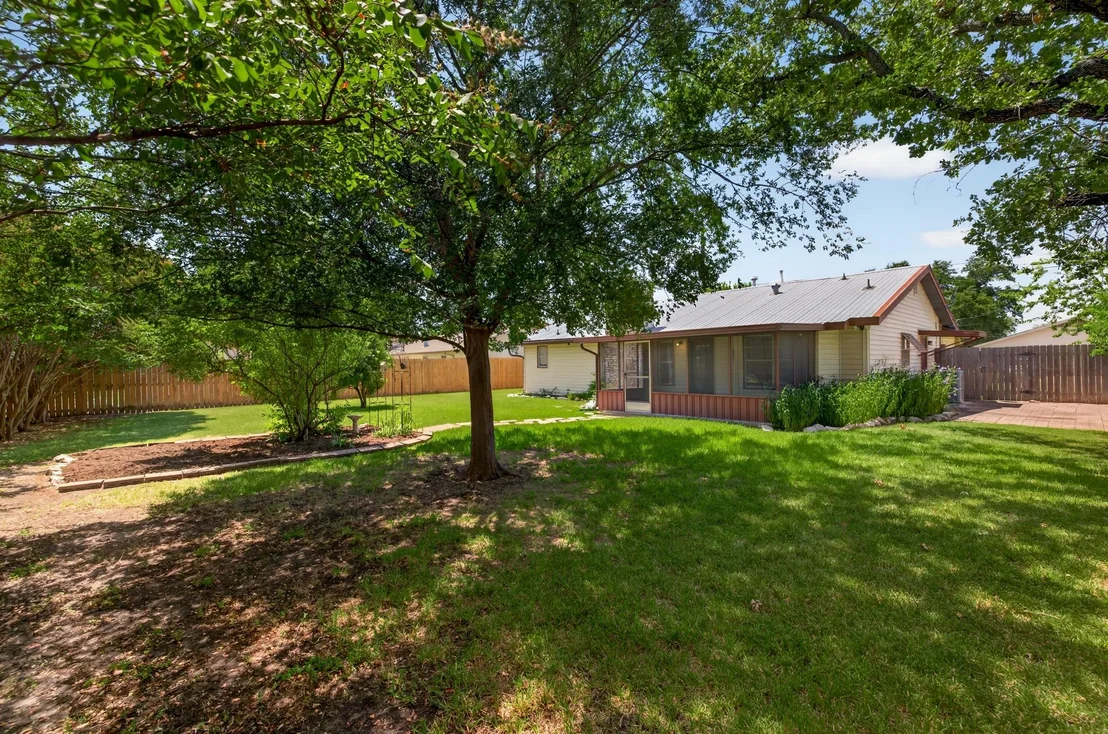 Photo of 600 E Central DR