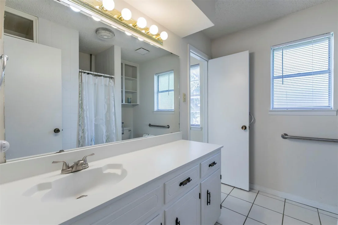 Photo of 605 Manning DR