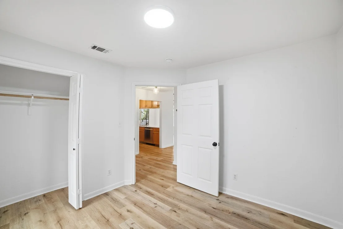 Photo of 104 S Mockingbird CIR