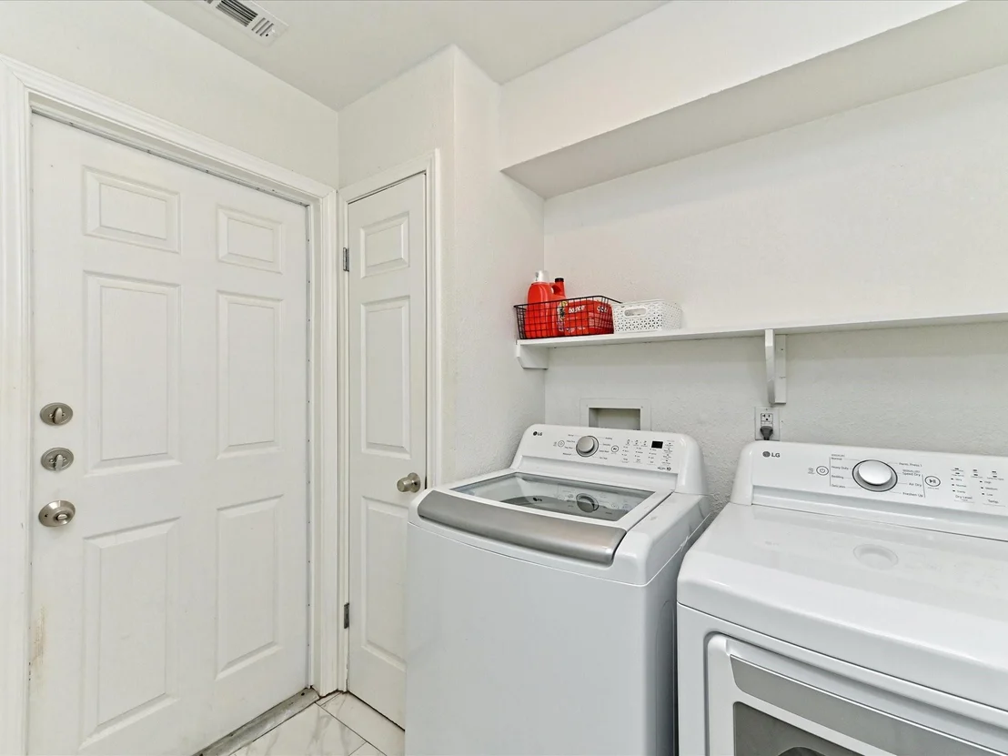 Photo of 1900 Mirabeau ST