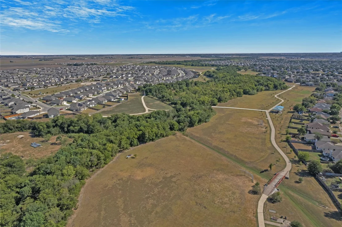 Photo of 111 S Creekbend DR