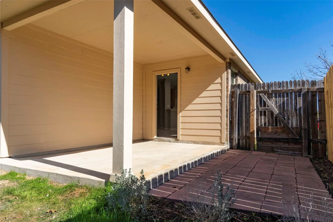 Photo of 249 Ashwood N