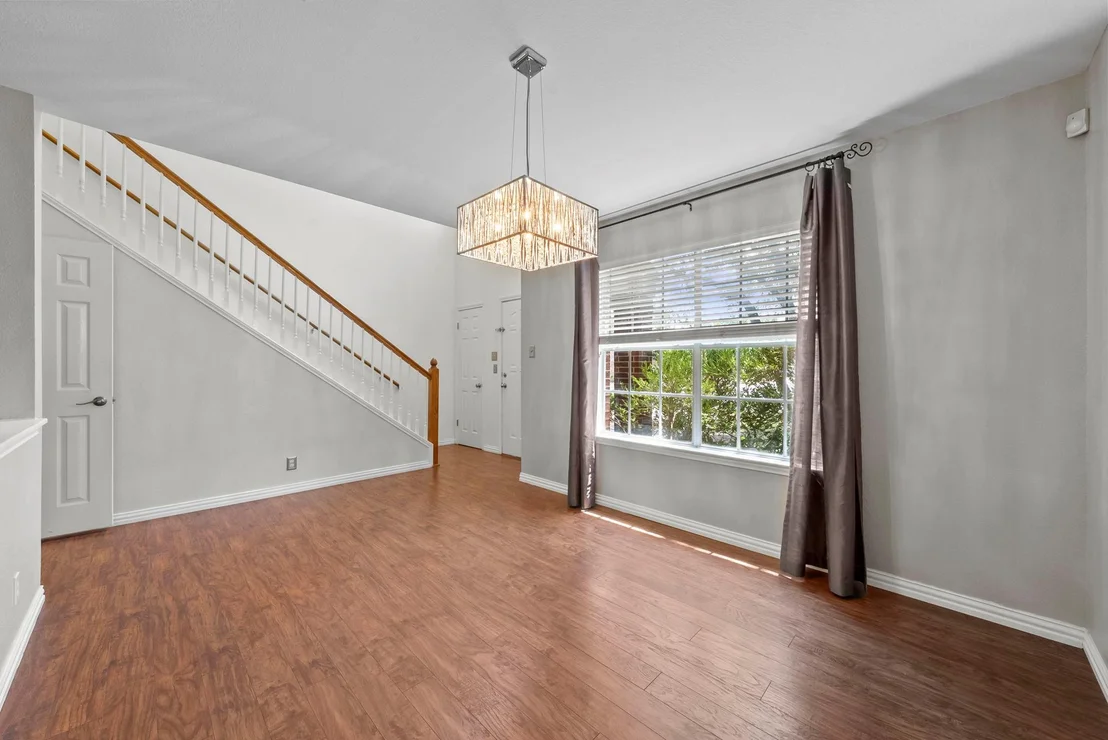 Photo of 2028 Desco DR