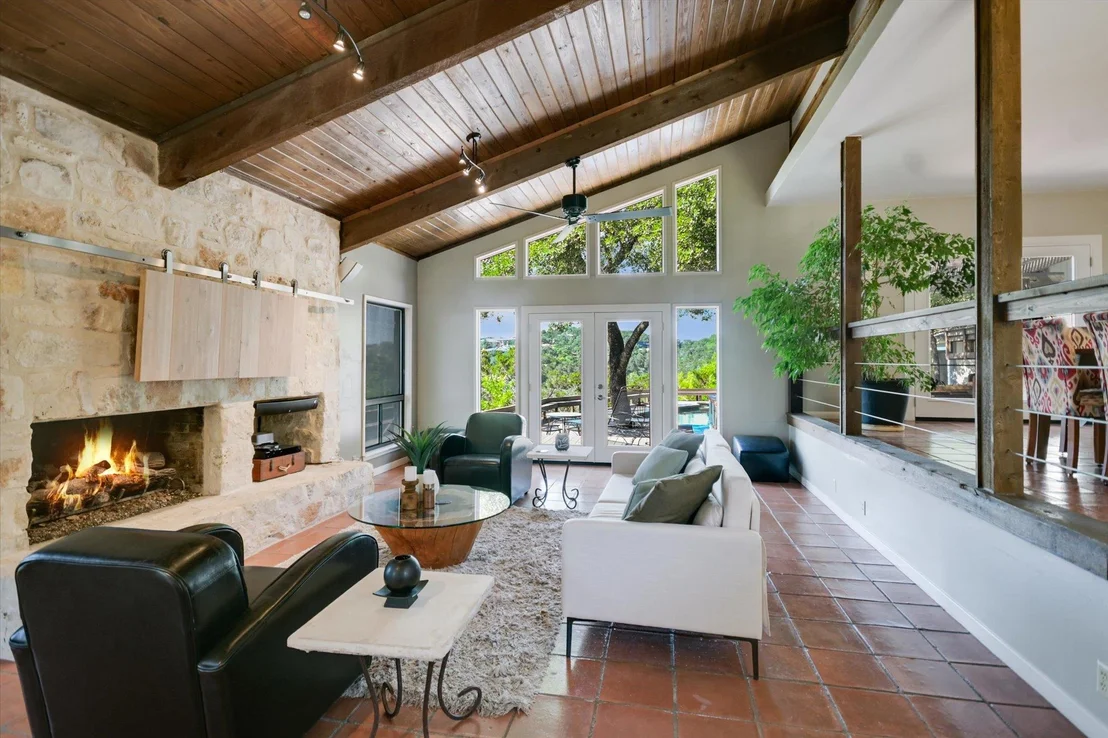 Photo of 1004 Castle Ridge RD