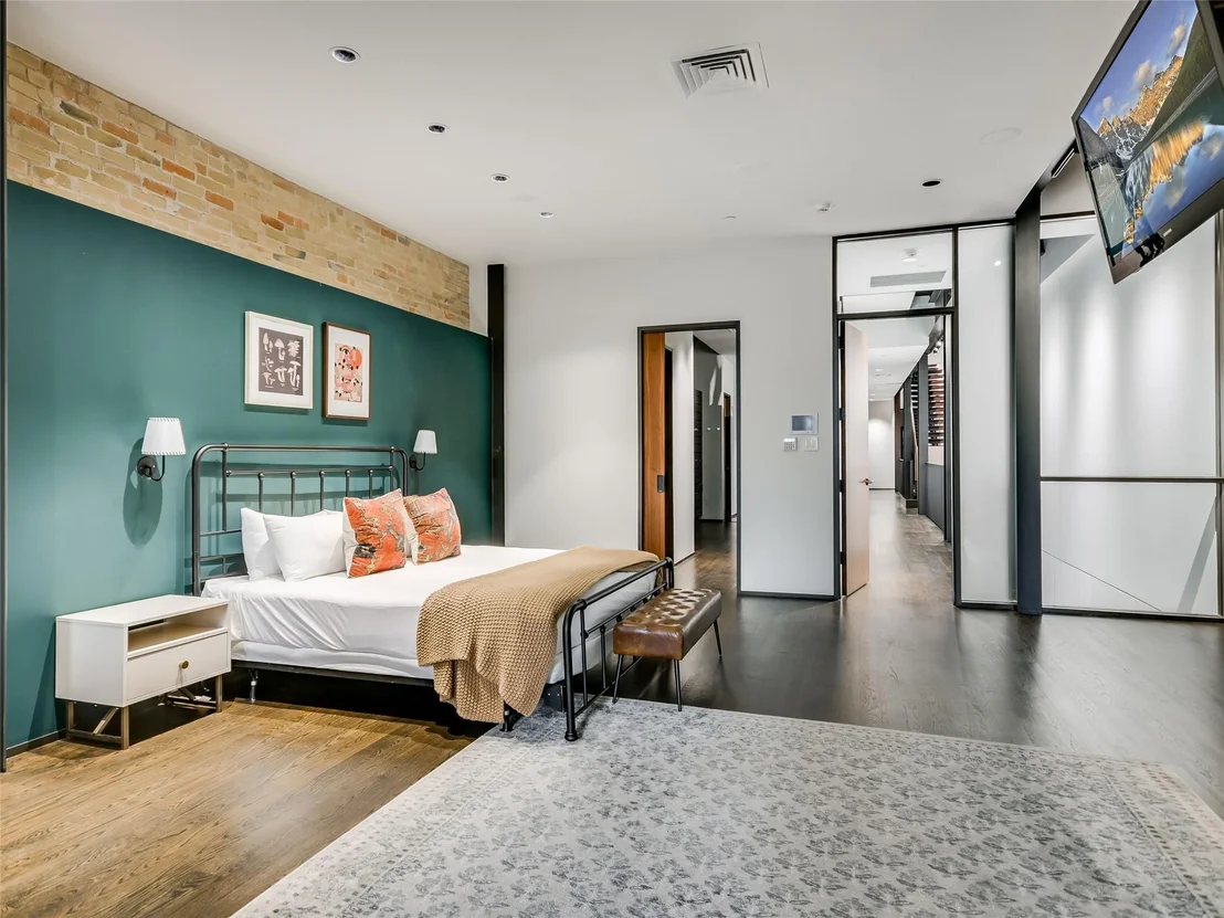 Photo of 811 Congress Ave