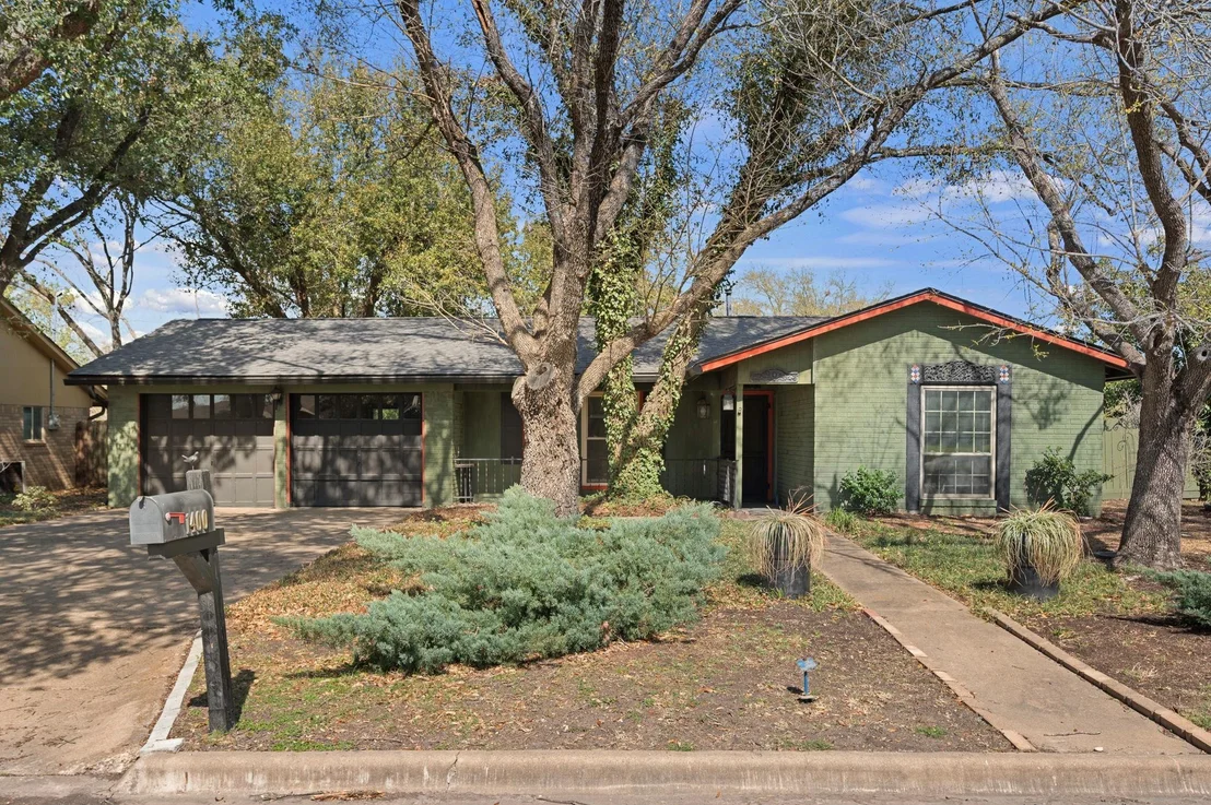 Photo of 1400 Summit CIR