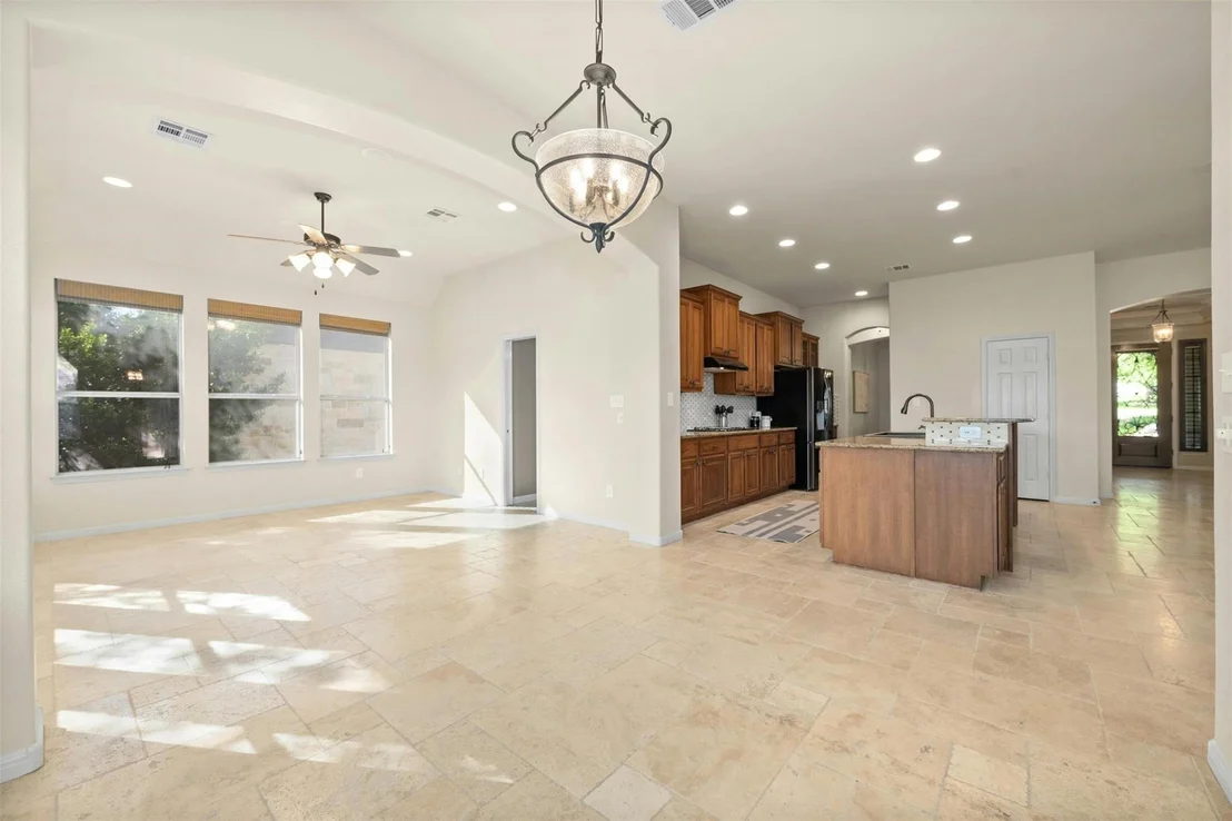 Photo of 240 Bolton DR