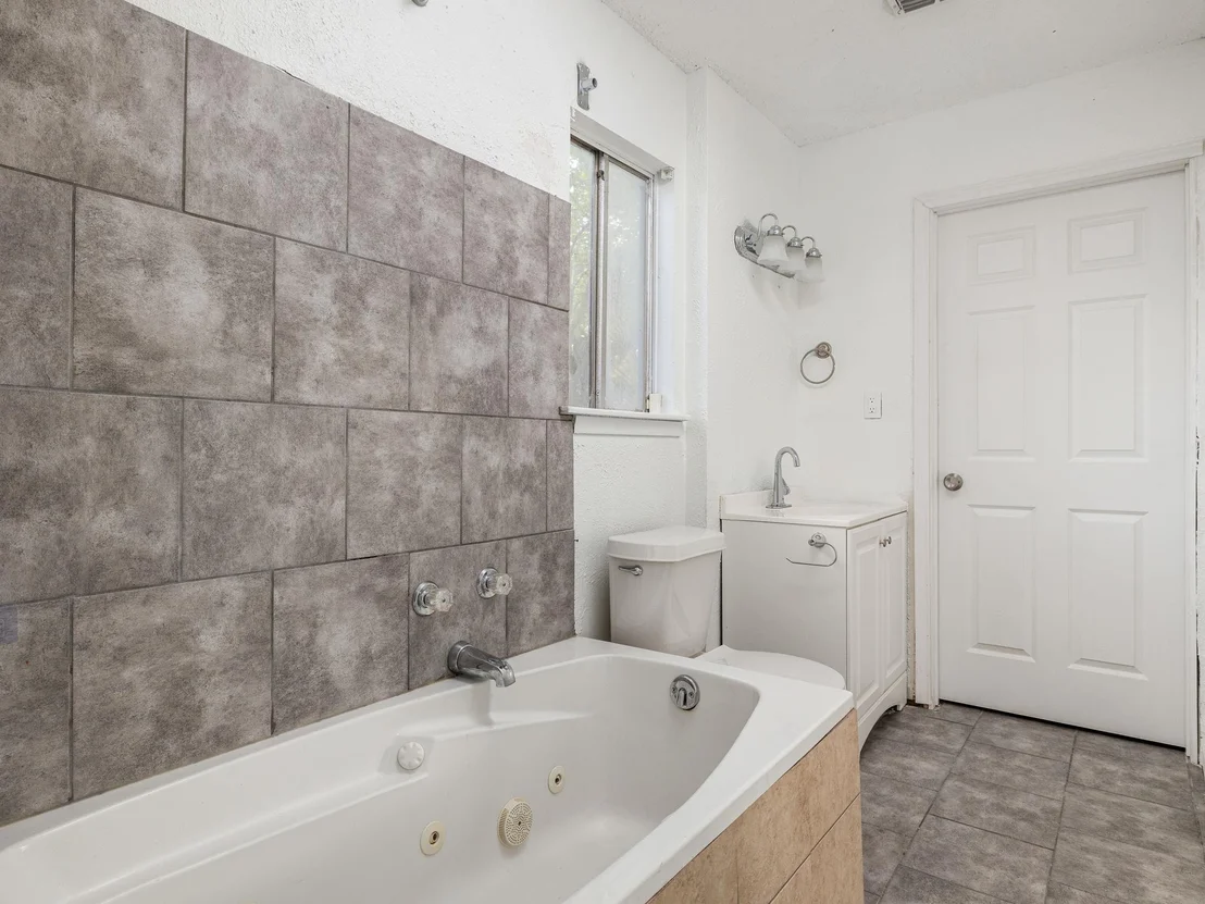 Photo of 6206 Hogan Ave