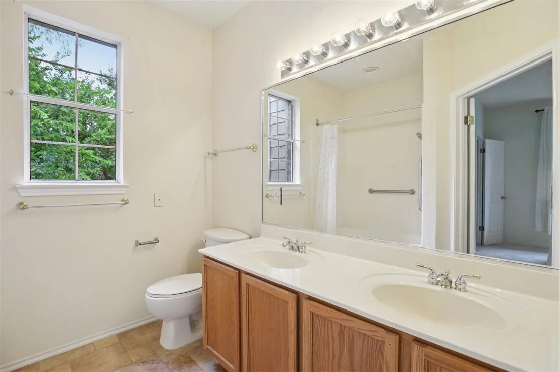 Photo of Unit 5 at 12401 Los Indios TRL