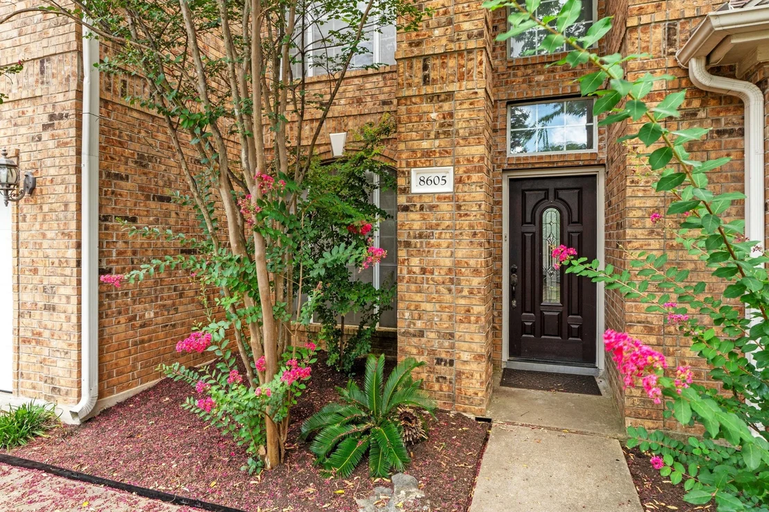Photo of 8605 Axis DR