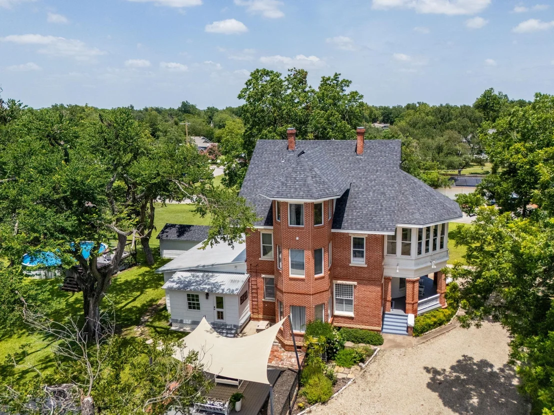 Photo of 1220 W Lake DR