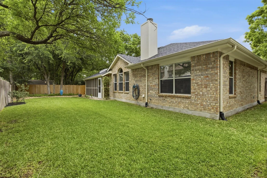 Photo of 2100 Red Oak CIR