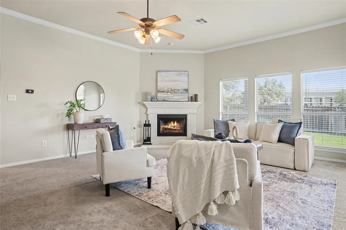 Photo of 903 Madrone DR