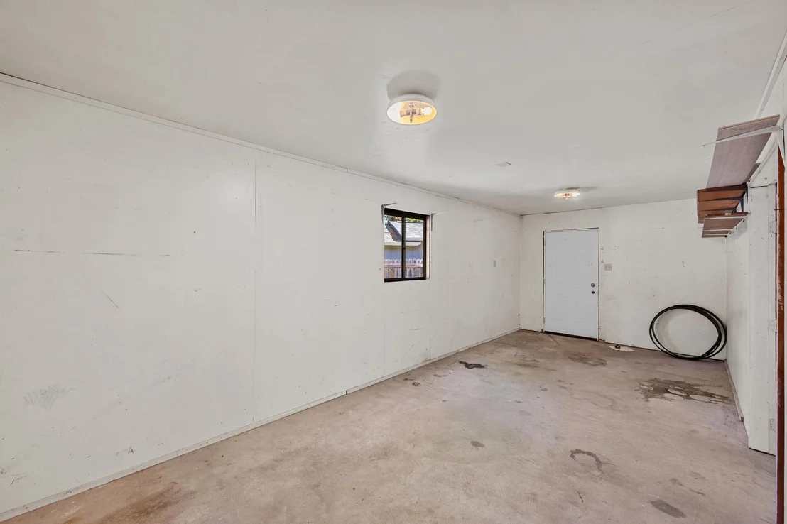 Photo of 2412 W Messick LOOP