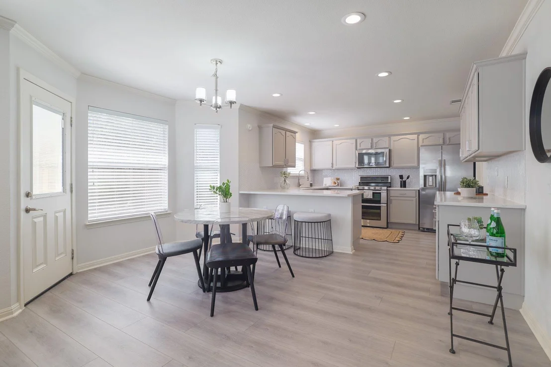 Photo of 412 Colonial Park BLVD