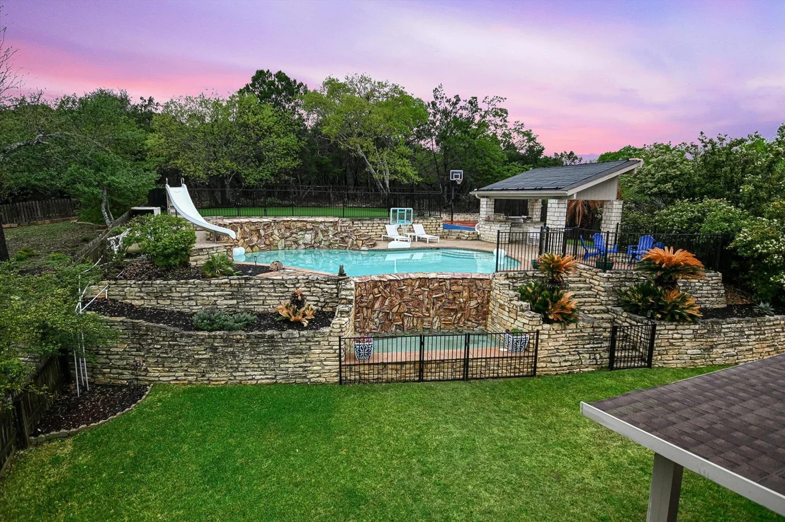 Photo of 2112 Cliffs Edge DR