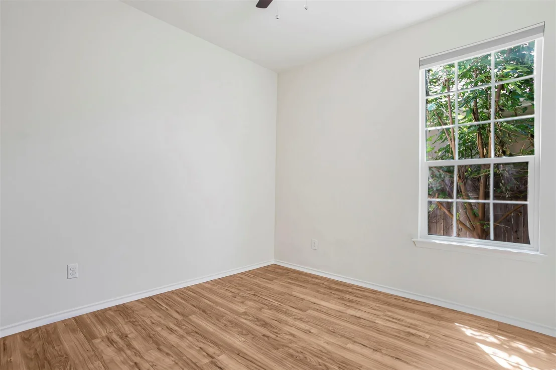 Photo of 128 Holstein ST