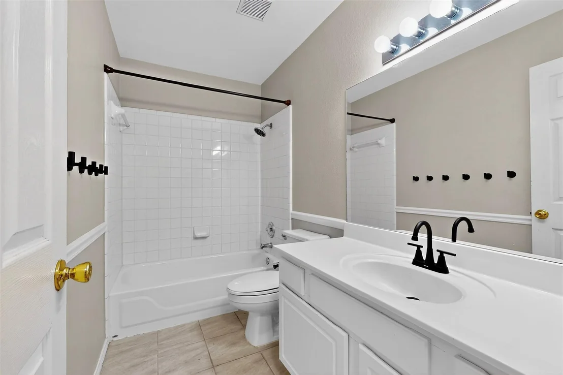 Photo of 5008 Barlow DR