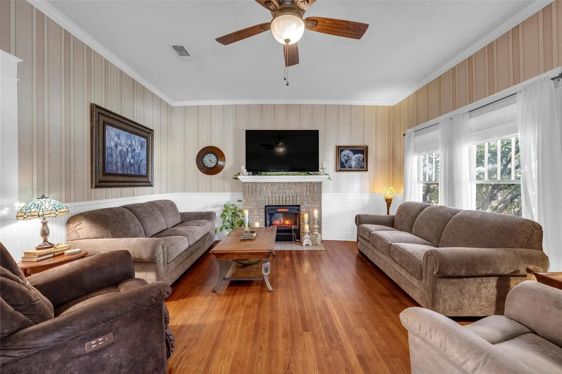 Photo of 909 Flag ST