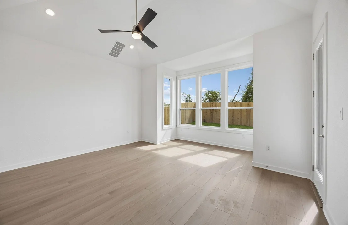 Photo of 16401 Winnie Mae BND