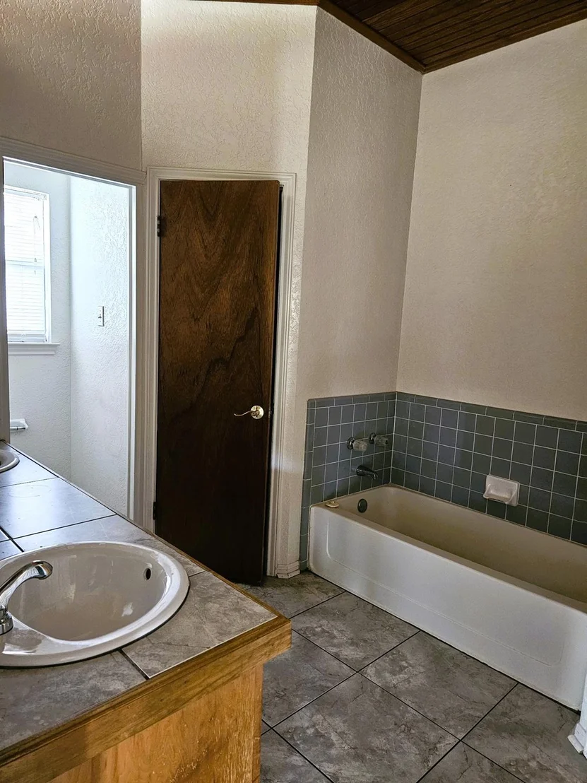 Photo of 218 Atkinson Ave