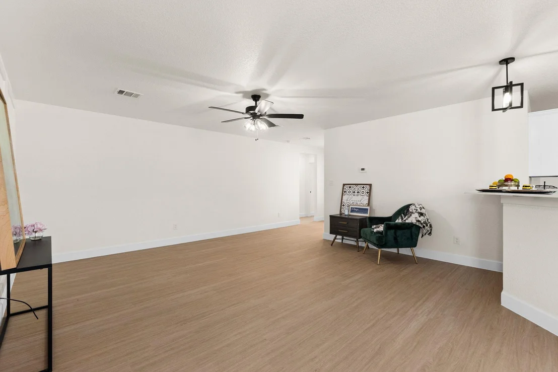 Photo of 2115 Blackhawk LOOP