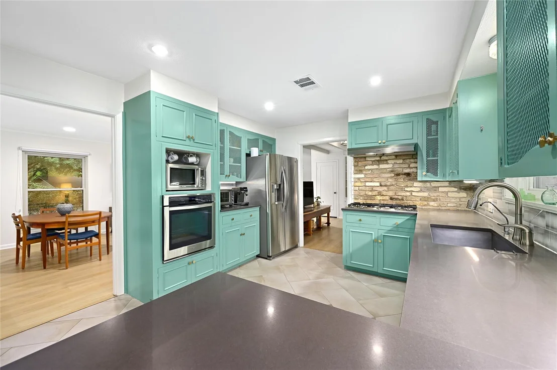 Photo of 5708 Bullard DR