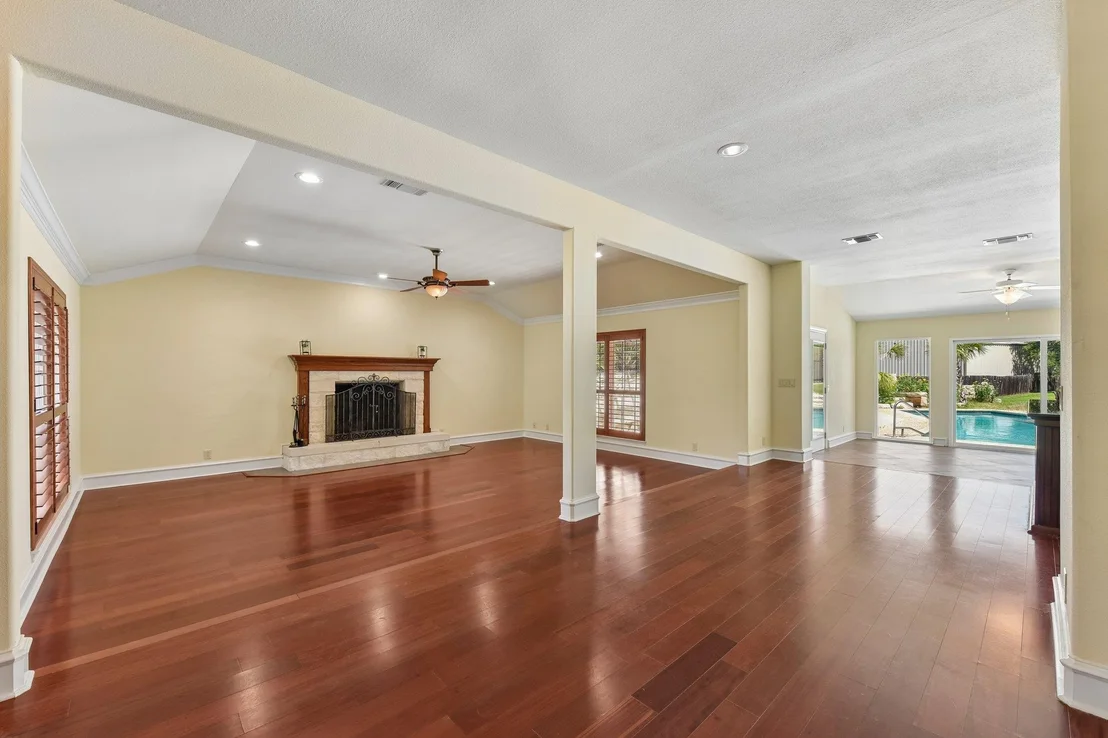 Photo of 1915 Oak Forest DR