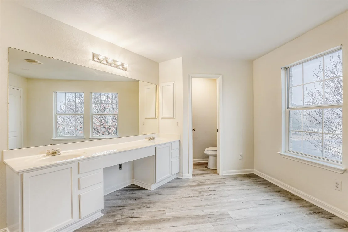 Photo of 113 Silver Lace LN