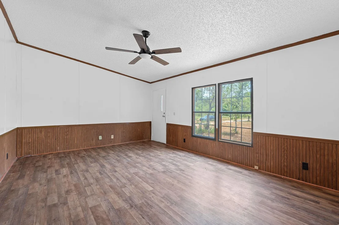 Photo of 1375 Plant RD