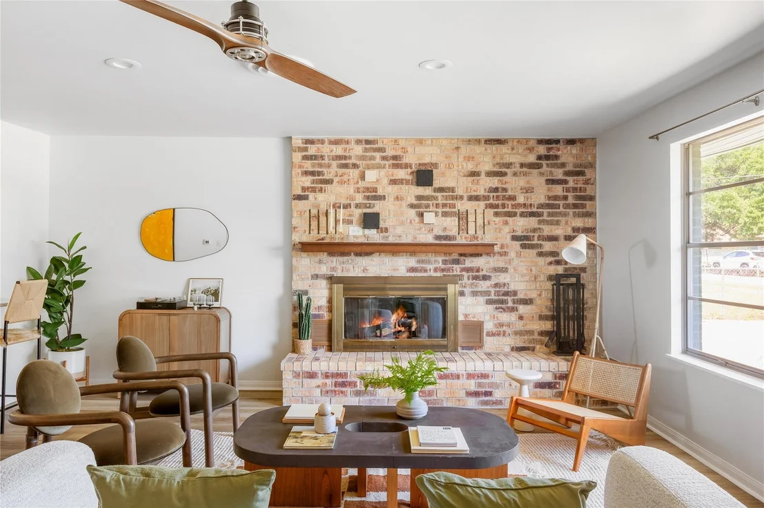Photo of 304 W Bee ST
