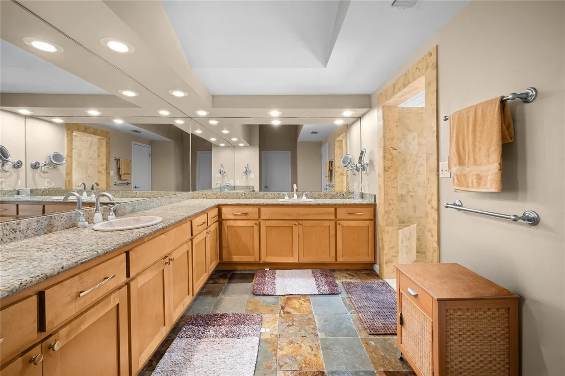 Photo of 102 Canyon CIR W