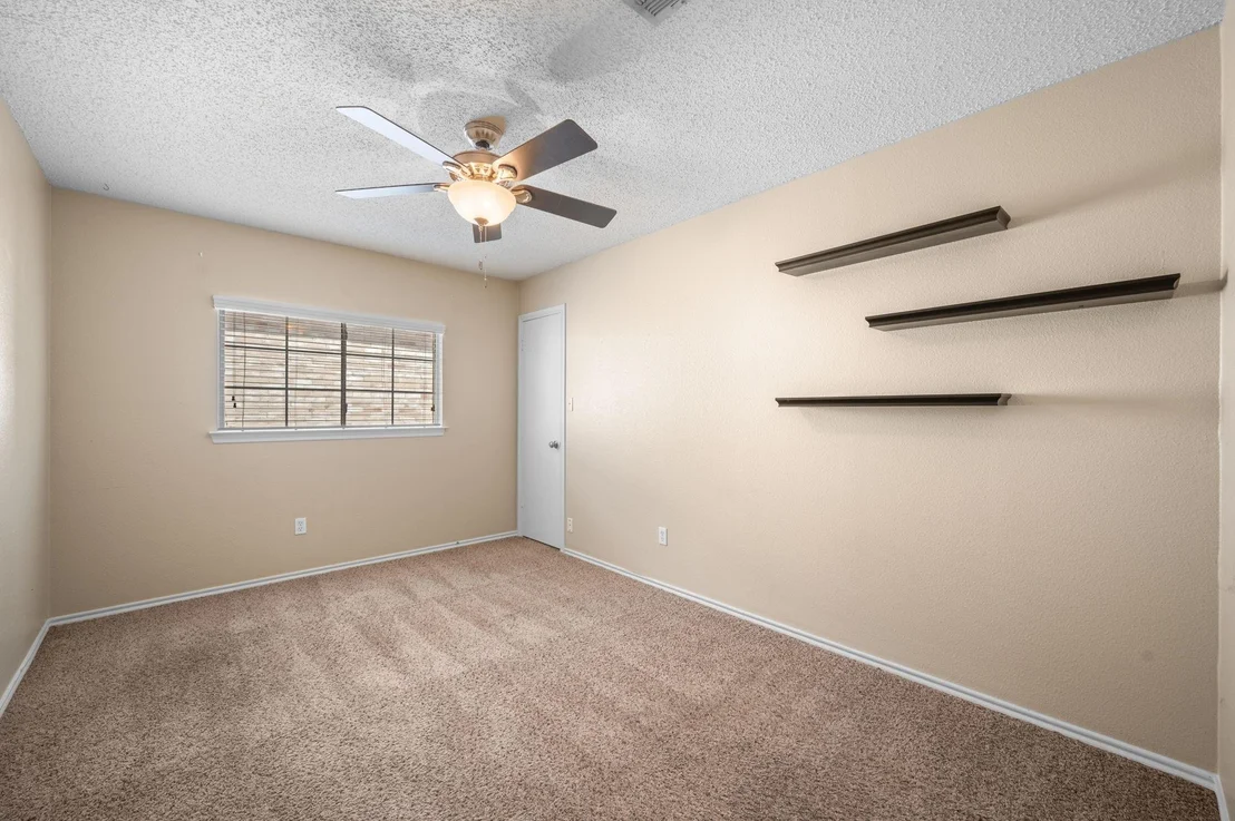 Photo of 2220 Kaiser DR